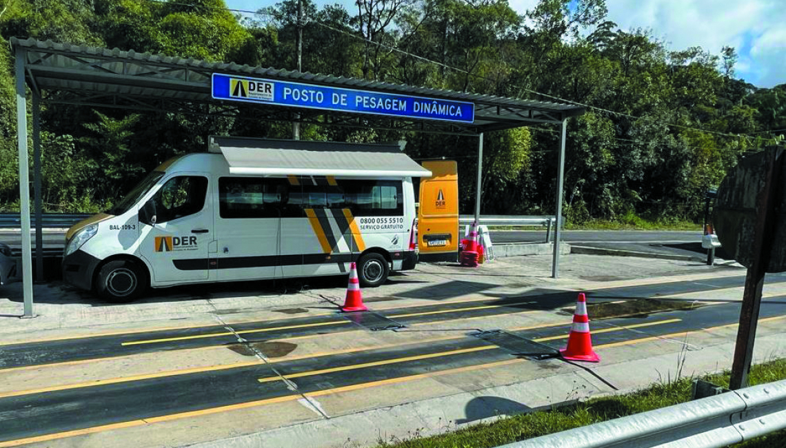 Ipem-SP verifica balança dinâmica na rodovia SP 098, em Biritiba Mirim